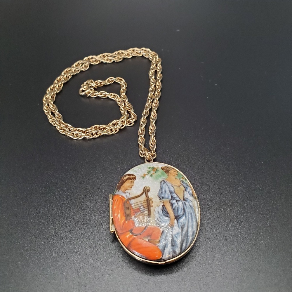 Victorian Style Enamel And Goldtoned Vintage Locket/Pendant Necklace. 24" Chain
